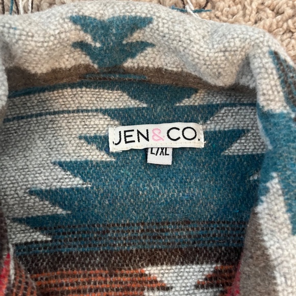 Shacket - Picture 2 of 3